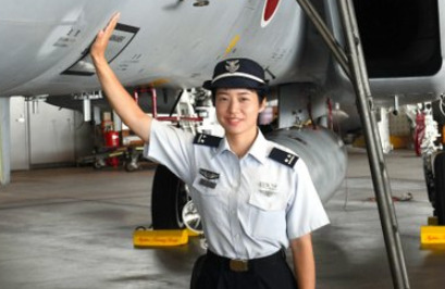 【動画】松島美紗２等空尉(画像)初女性戦闘機パイロットは童顔美人